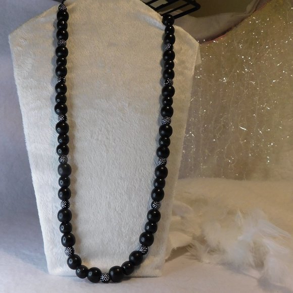 Black Beaded Necklace - Picture 6 of 13